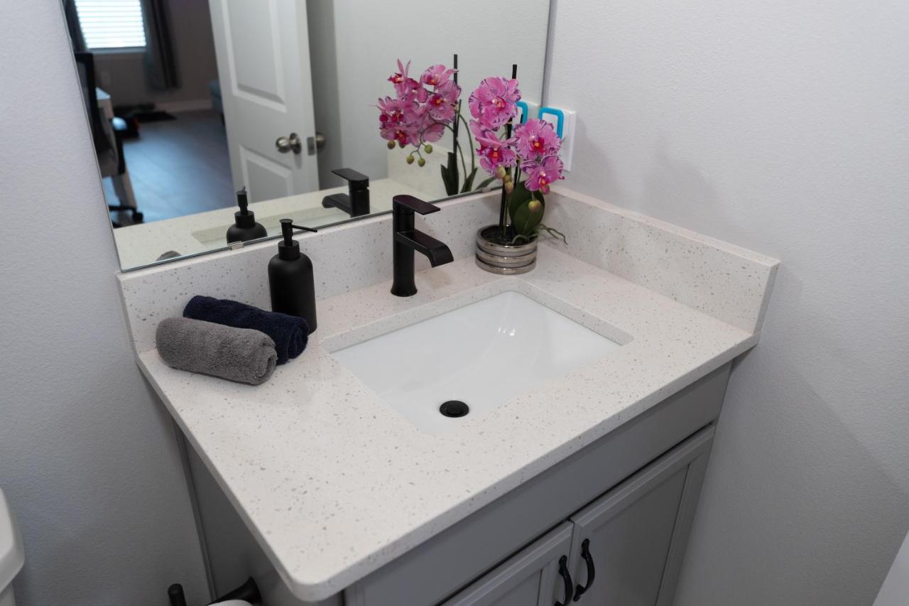 Holiday home Pet Friendly Modern Zen Retreat With Hot Tub!
