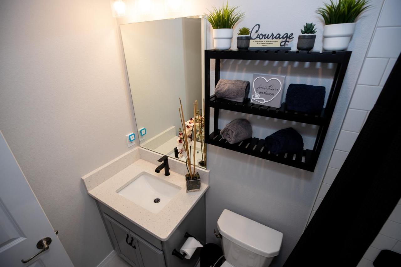 Brand New Modern Pet Friendly Zen With Private Theater & Hot Tub! * Orlando