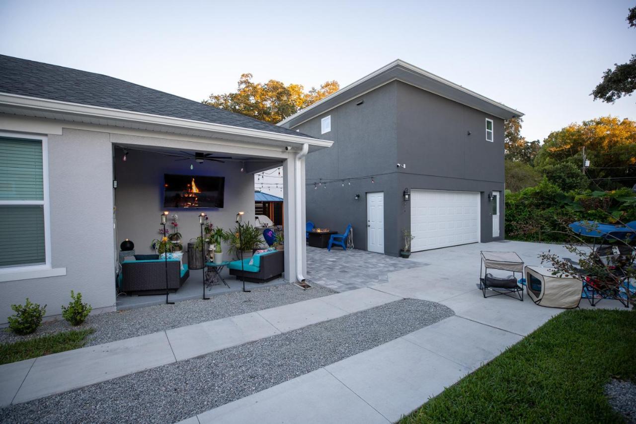 Brand New Modern Pet Friendly Zen With Private Theater & Hot Tub! Holiday home