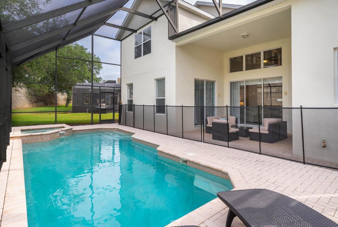 Theme 6 Bedroom In Windsor Hills