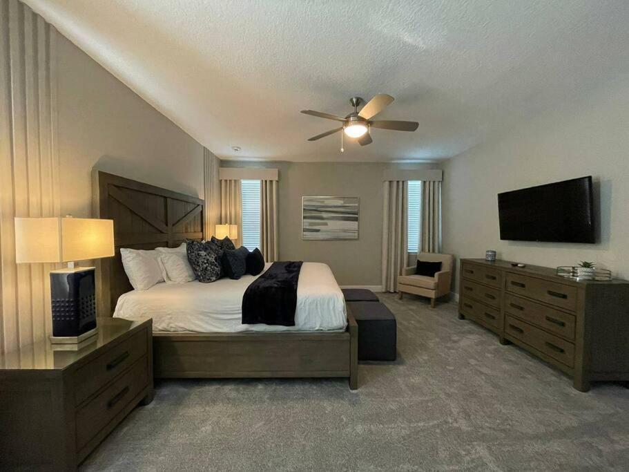 Holiday home Spectacular 12-bed Mansion With Game Orlando