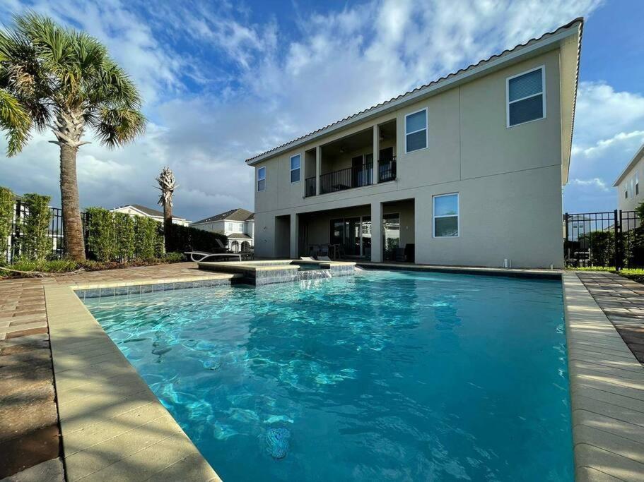 Spectacular 12-bed Mansion With Game Orlando