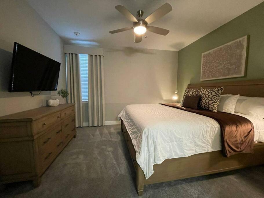 Spectacular 12-bed Mansion With Game Orlando