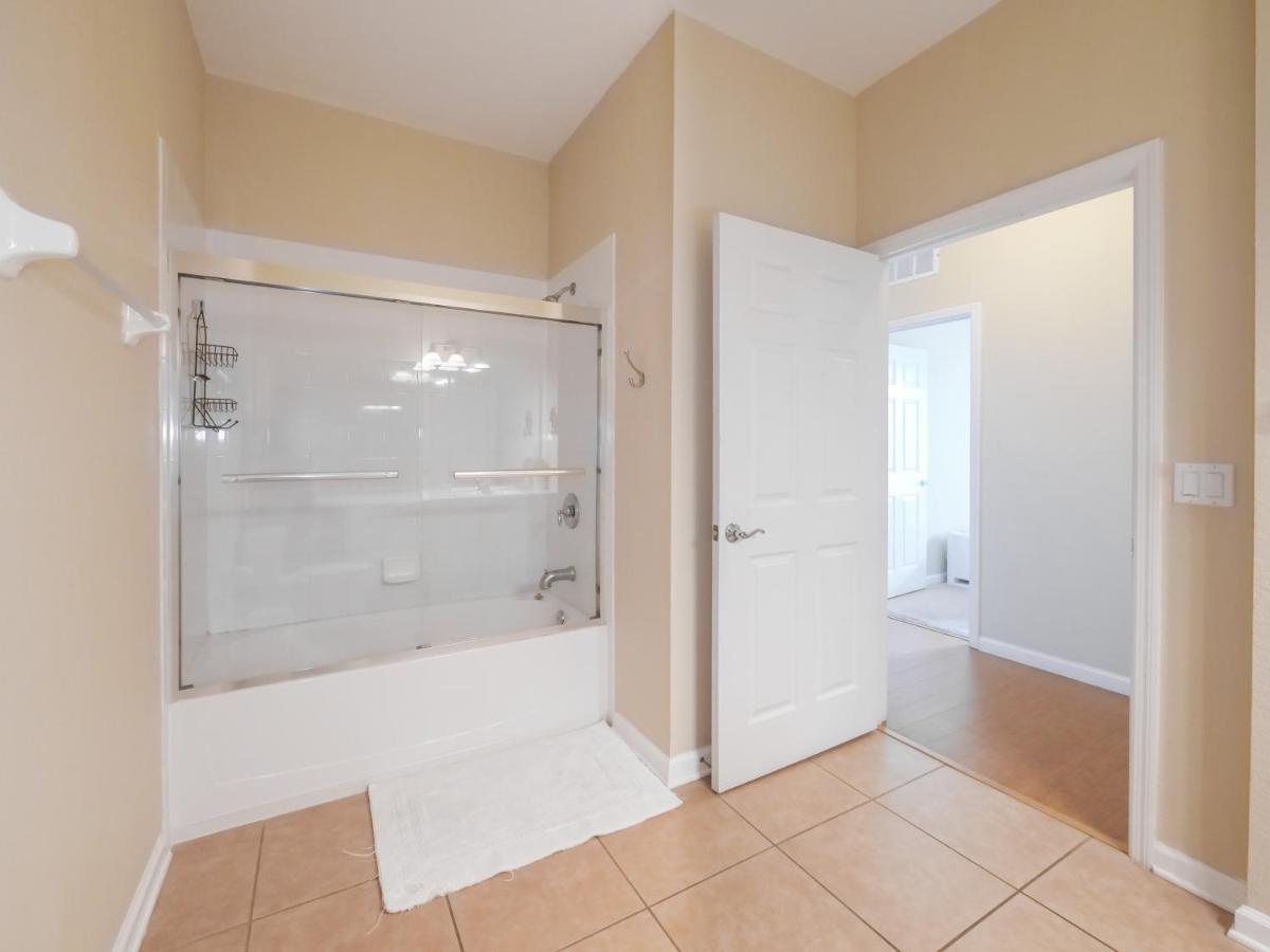 3br 2bath Balcony 5min Conv Center 1410ft Holiday home *
