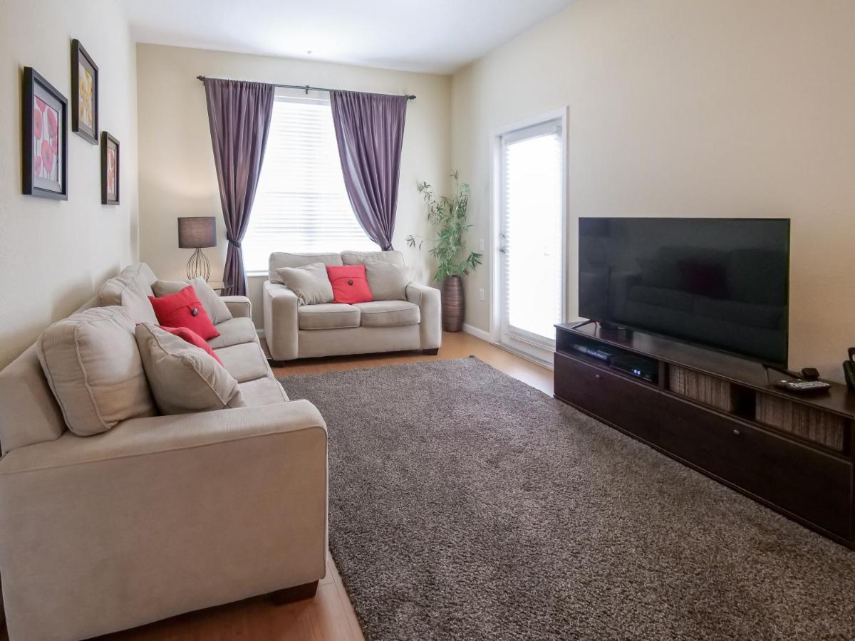 3br 2bath Balcony 5min Conv Center 1410ft Holiday home *