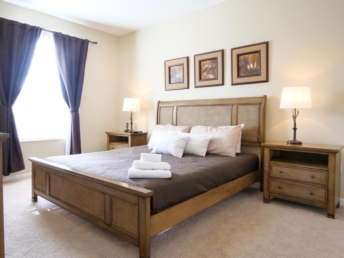 Holiday home 3br 2bath Balcony 5min Conv Center 1410ft *