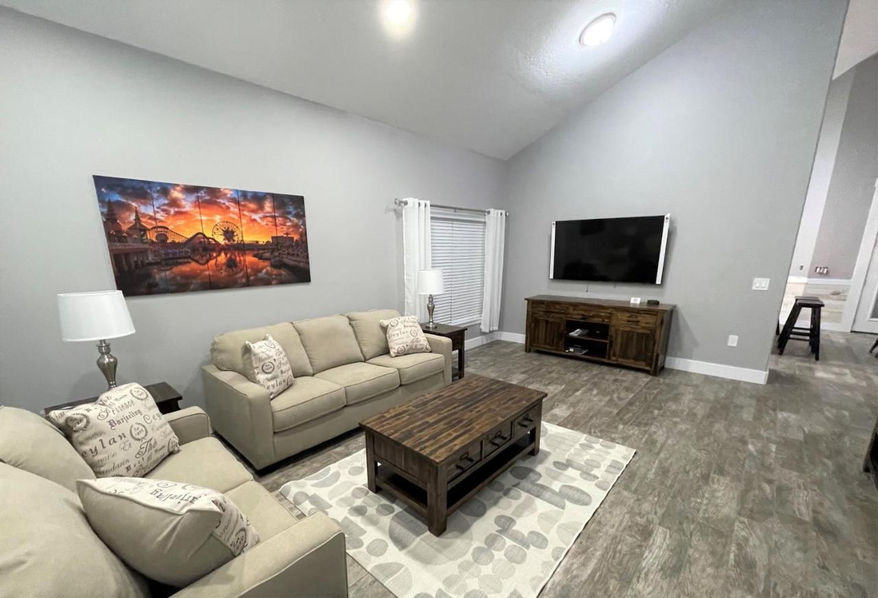 Mickey's Circle: Modern 6br With Pool, Hot Tub & Theater Near Holiday home *