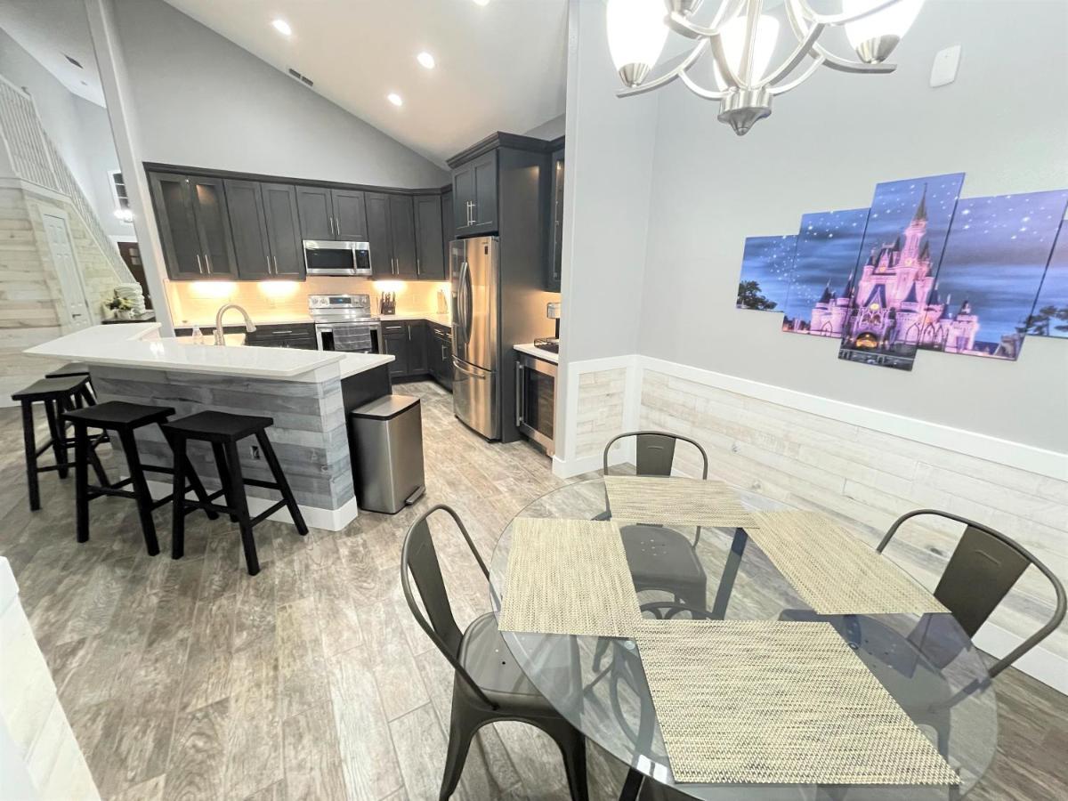 Mickey's Circle: Modern 6br With Pool, Hot Tub & Theater Near