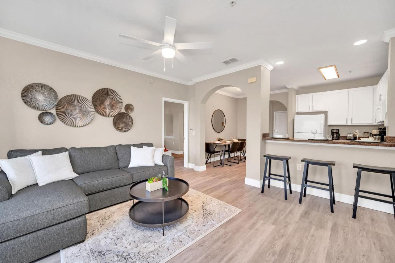 Bright & Modern 2br With Pool & Hot Tub, Near Disney! Apartment *
