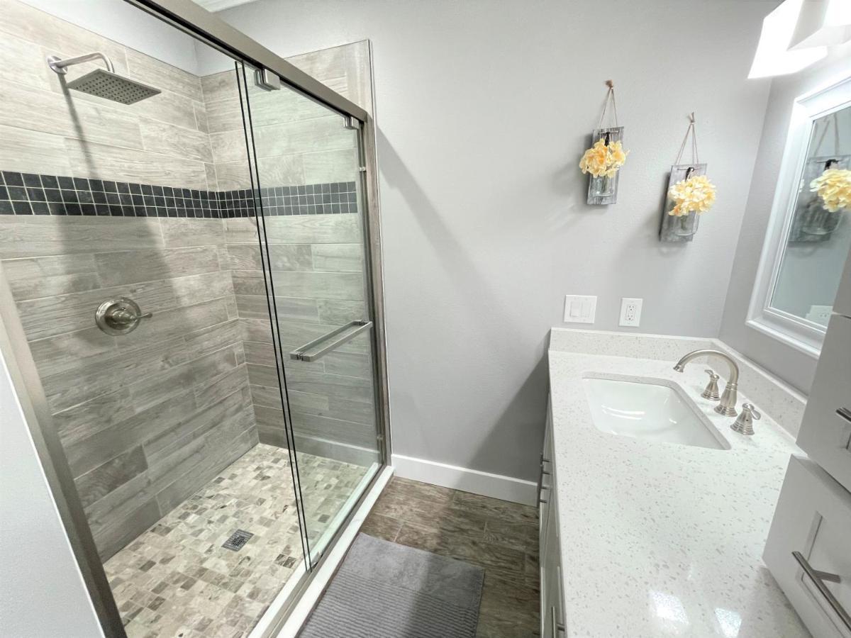 Mickey's Circle: Modern 6br With Pool, Hot Tub & Theater Near Holiday home