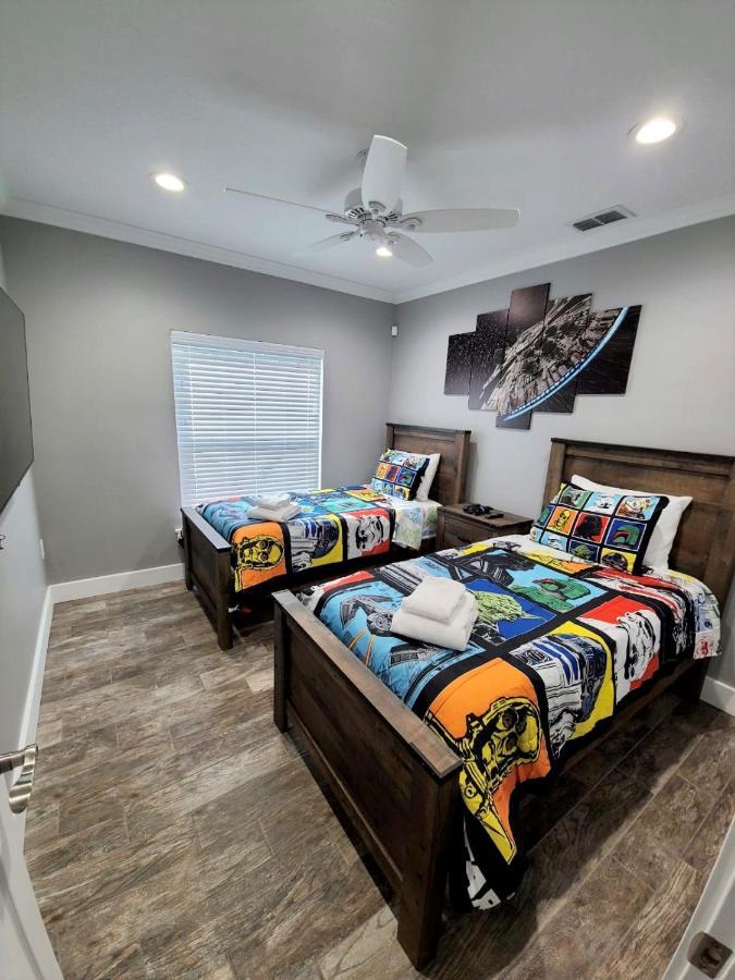Mickey's Circle: Modern 6br With Pool, Hot Tub & Theater Near Orlando