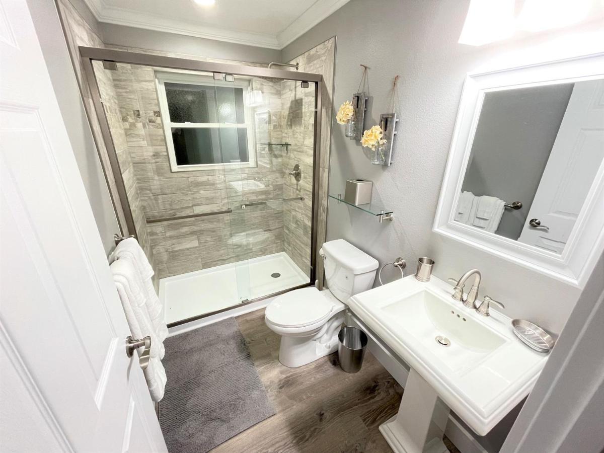 Mickey's Circle: Modern 6br With Pool, Hot Tub & Theater Near