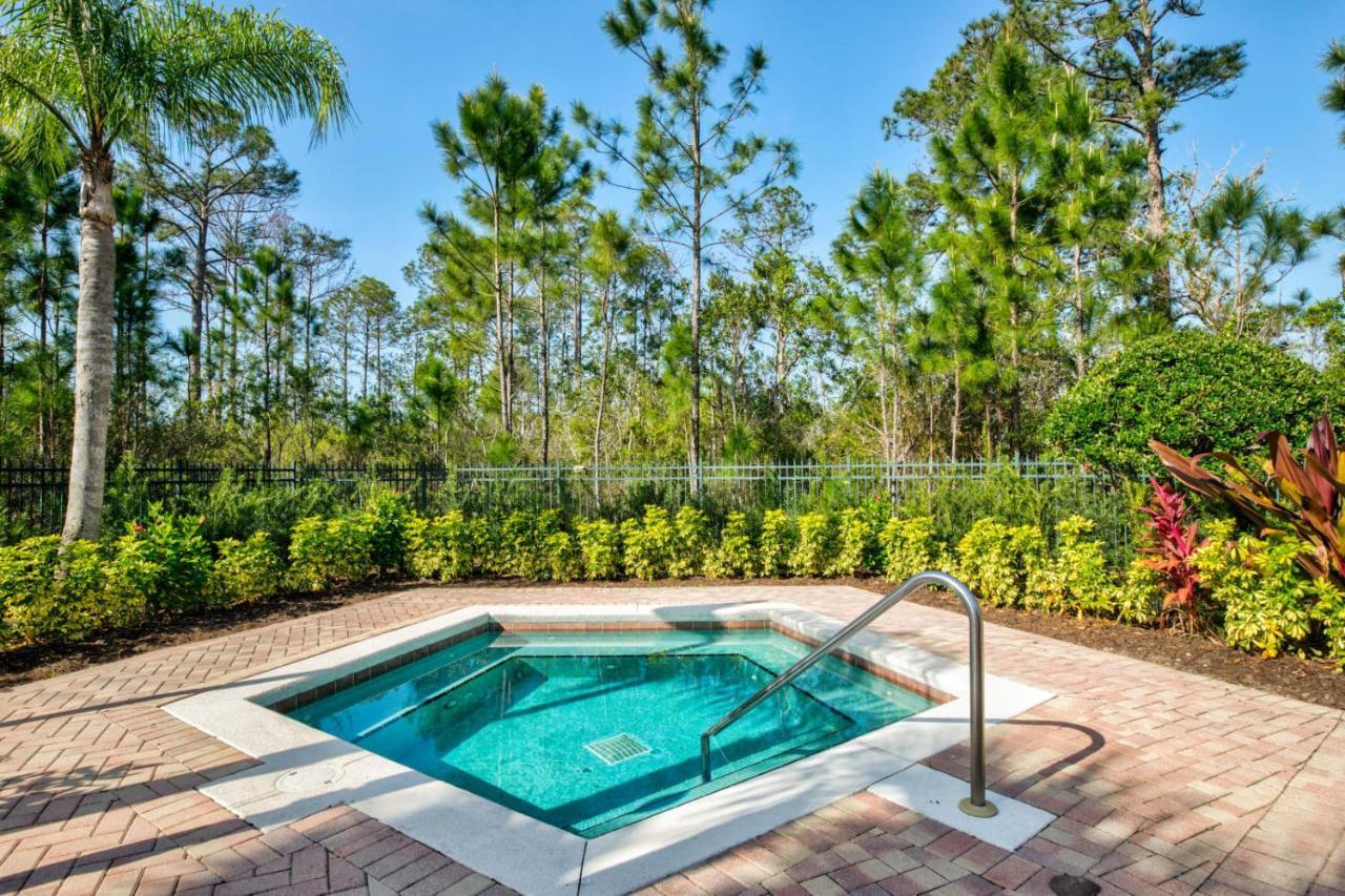 Apartment Bright & Modern 2br With Pool & Hot Tub, Near Disney!