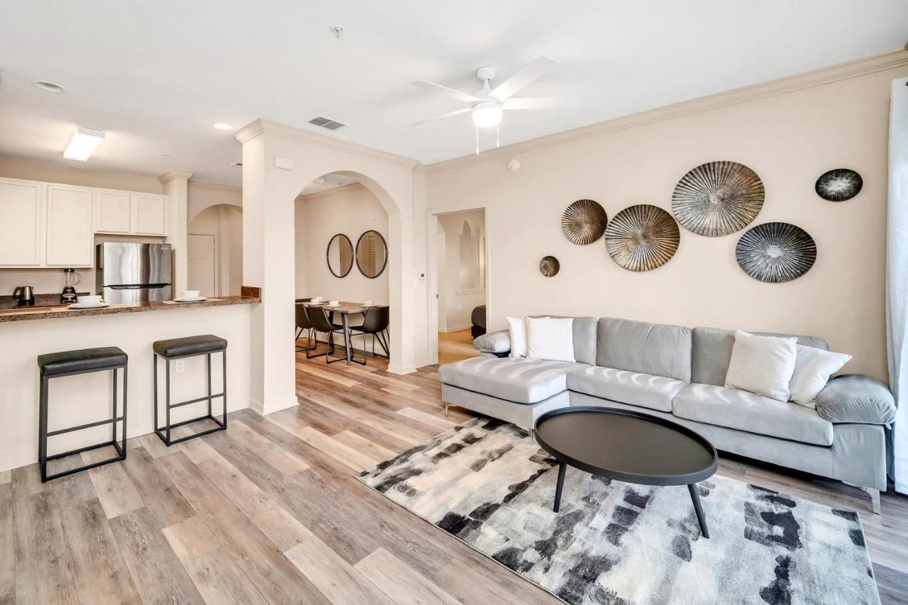 Bright & Airy 2br Condo, Near Disney!