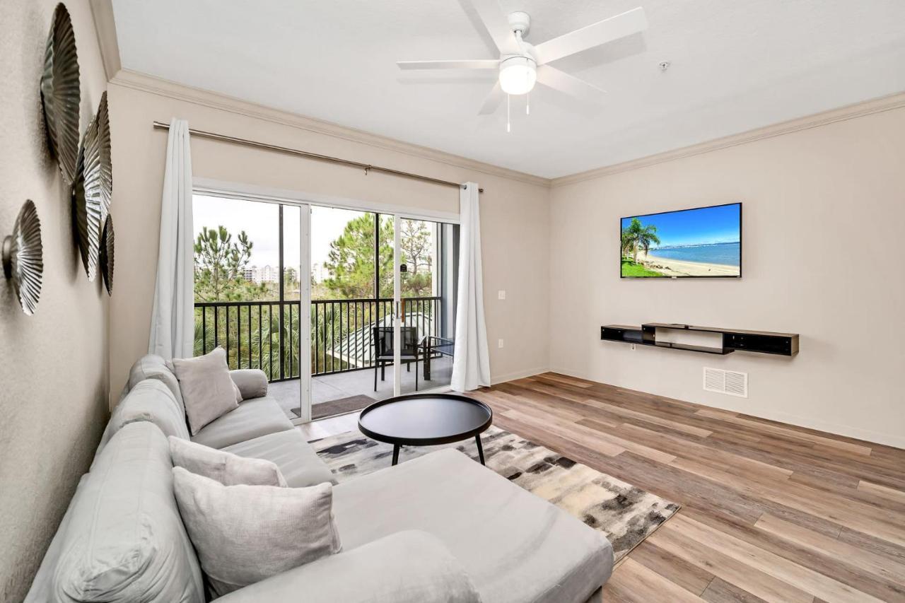 Bright & Airy 2br Condo, Near Disney! Apartment