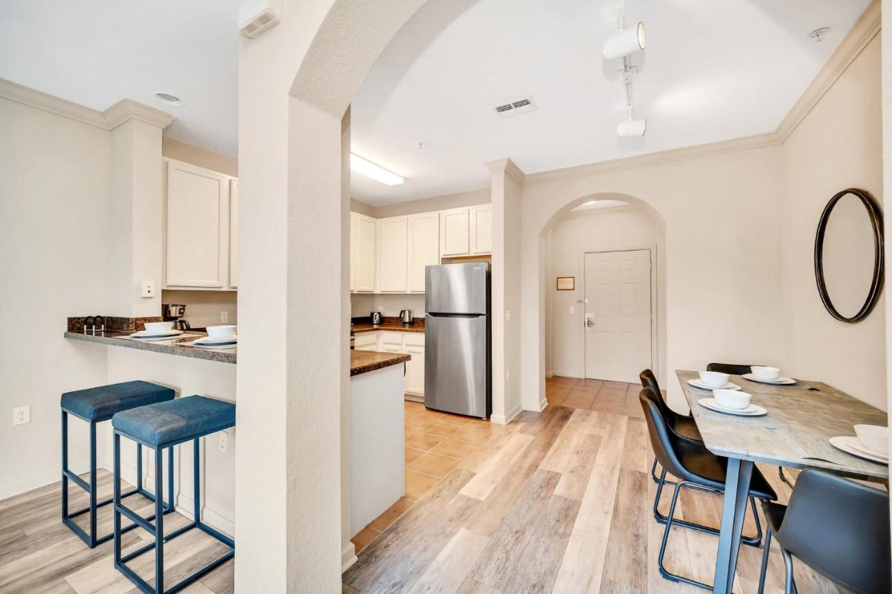 Bright & Airy 2br Condo, Near Disney!