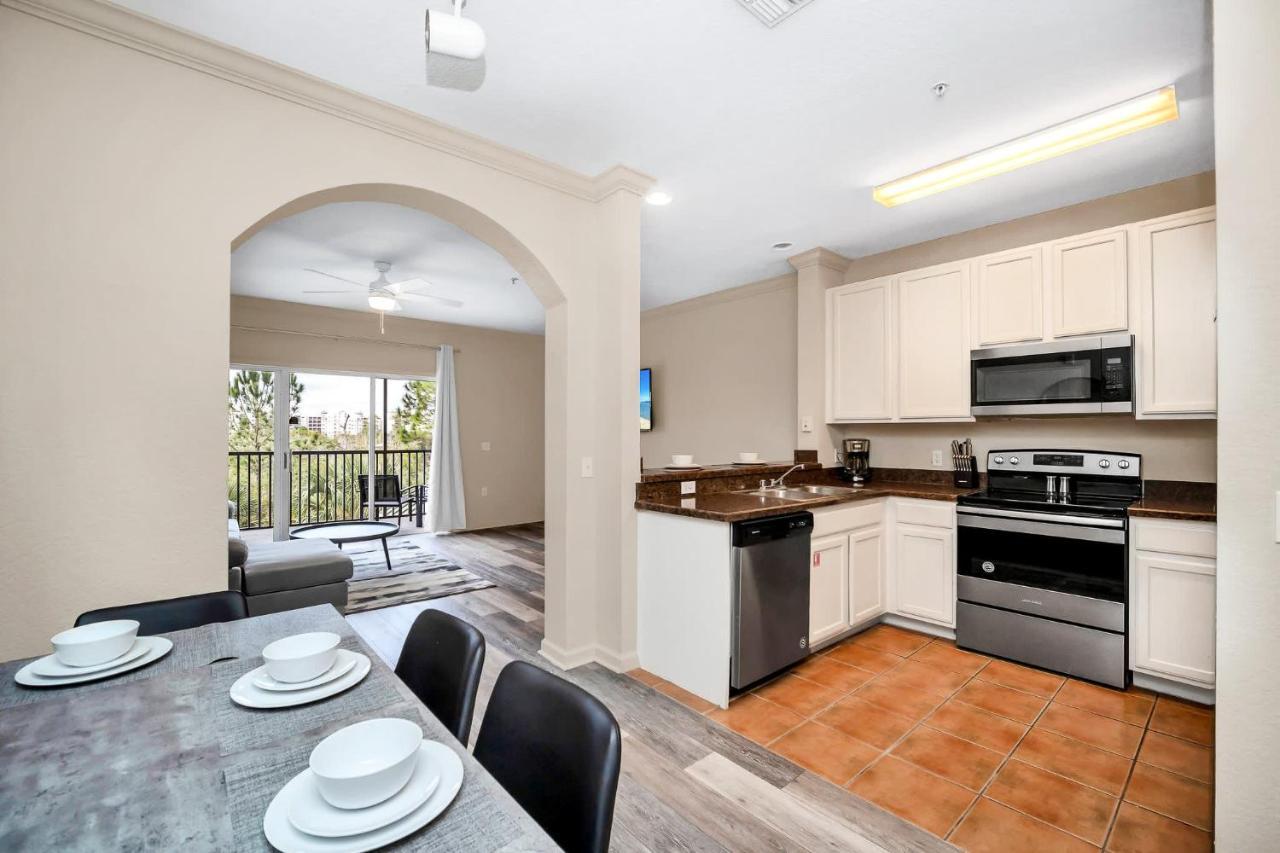Bright & Airy 2br Condo, Near Disney! Apartment Orlando