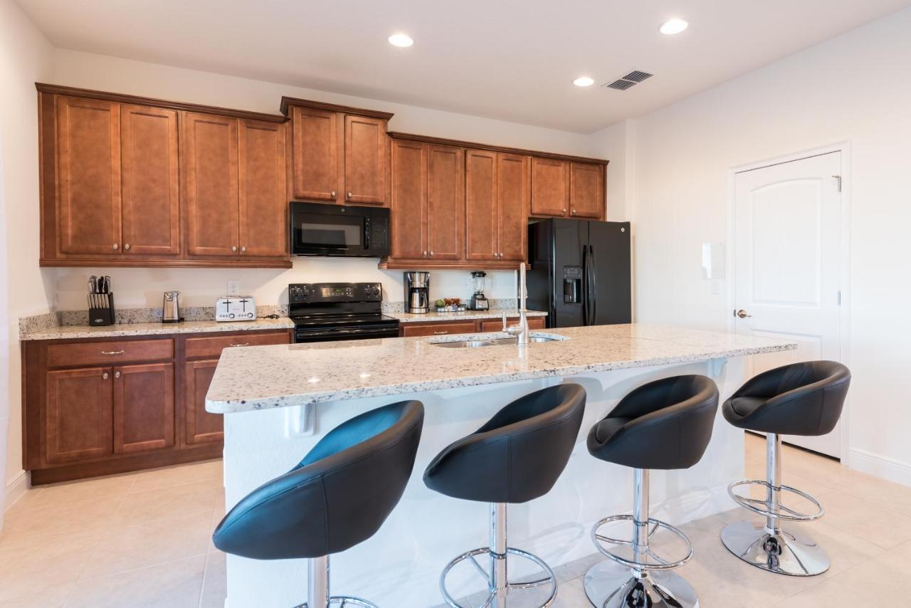 Modern With Private Pool And Jacuzzi Near By Rentyl - 7556m * Orlando