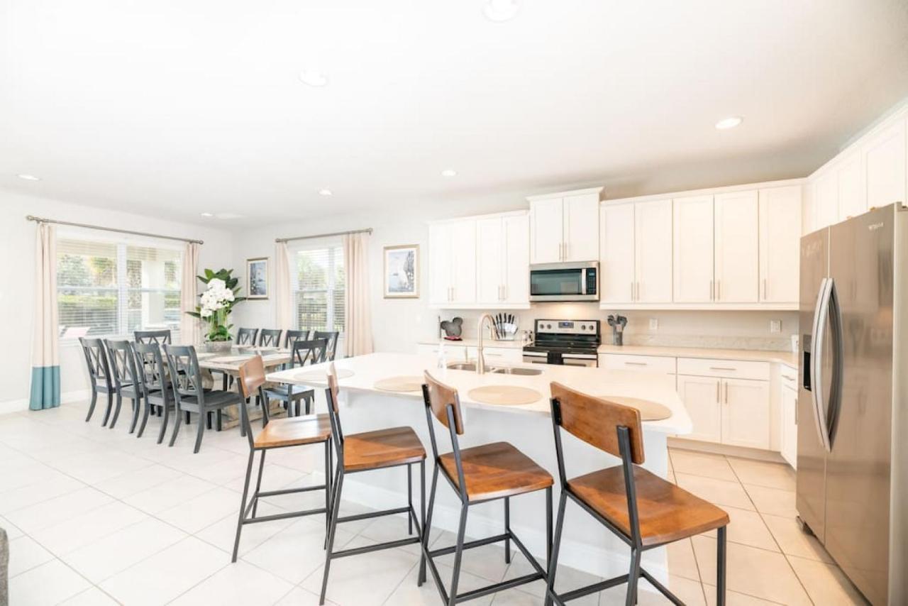 Spacious 8 Bdr Family With Arcades And Free Pool Heat Holiday home Orlando