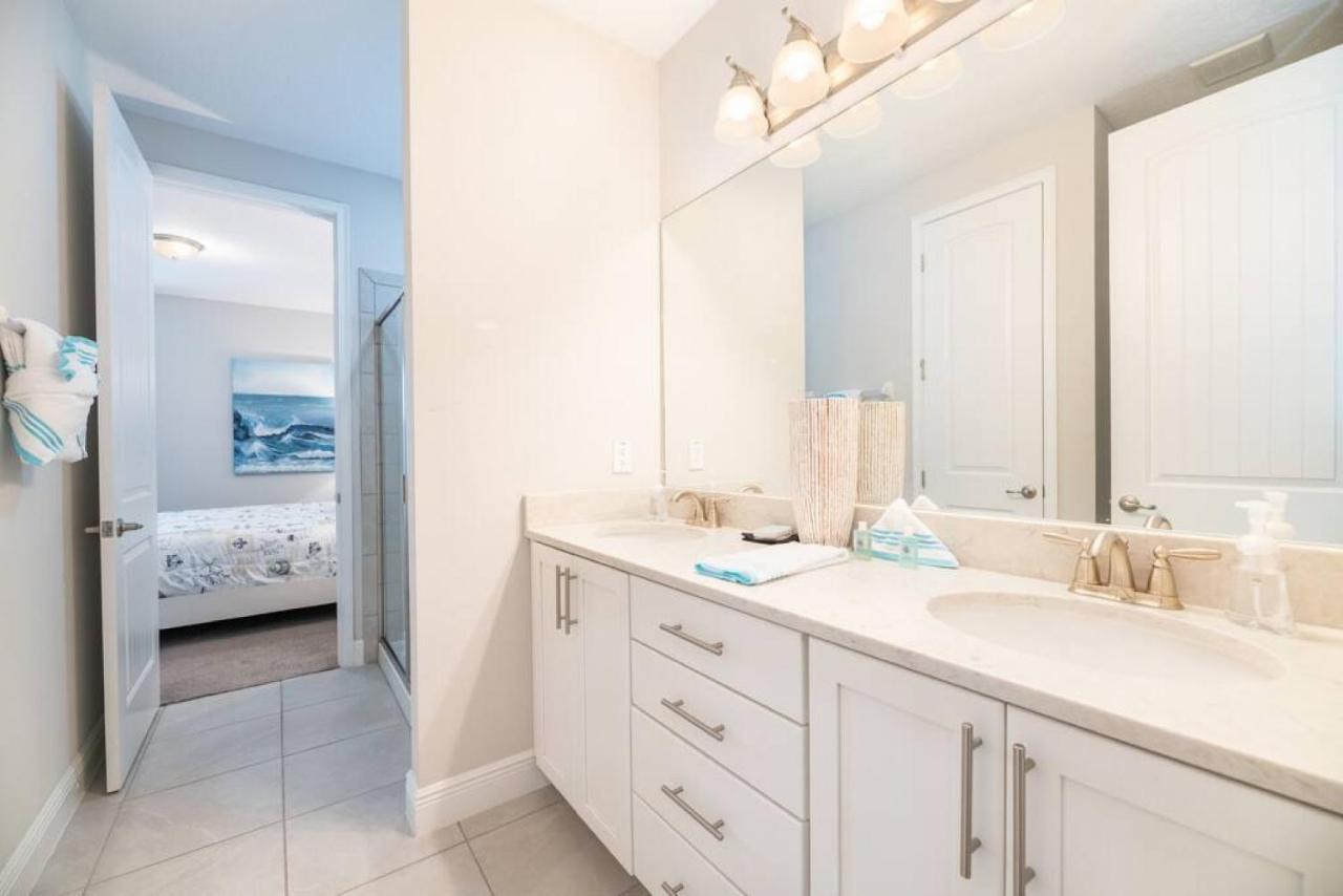 Spacious 8 Bdr Family With Arcades And Free Pool Heat Holiday home Orlando
