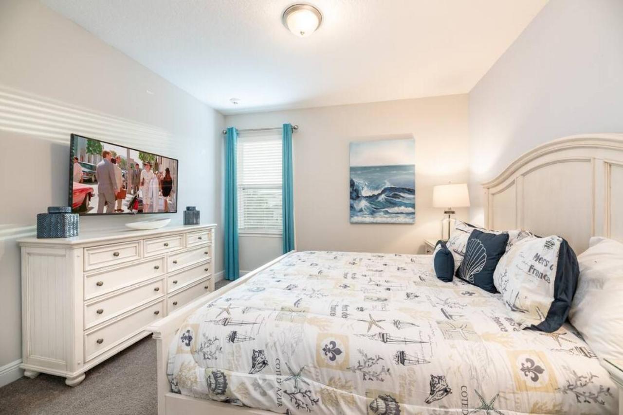 Spacious 8 Bdr Family With Arcades And Free Pool Heat Holiday home *