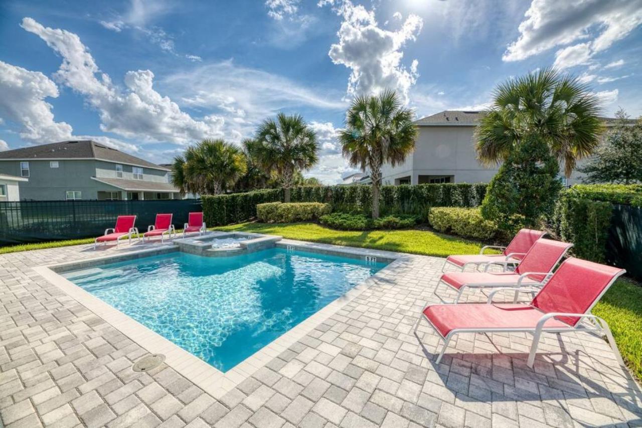 Spacious 8 Bdr Family With Arcades And Free Pool Heat Holiday home