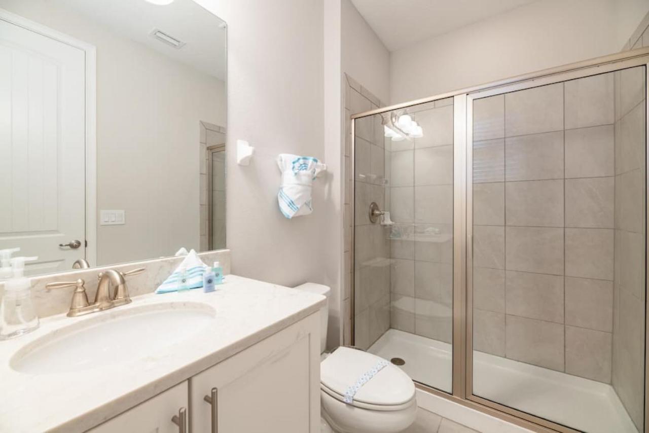 Spacious 8 Bdr Family With Arcades And Free Pool Heat Holiday home *