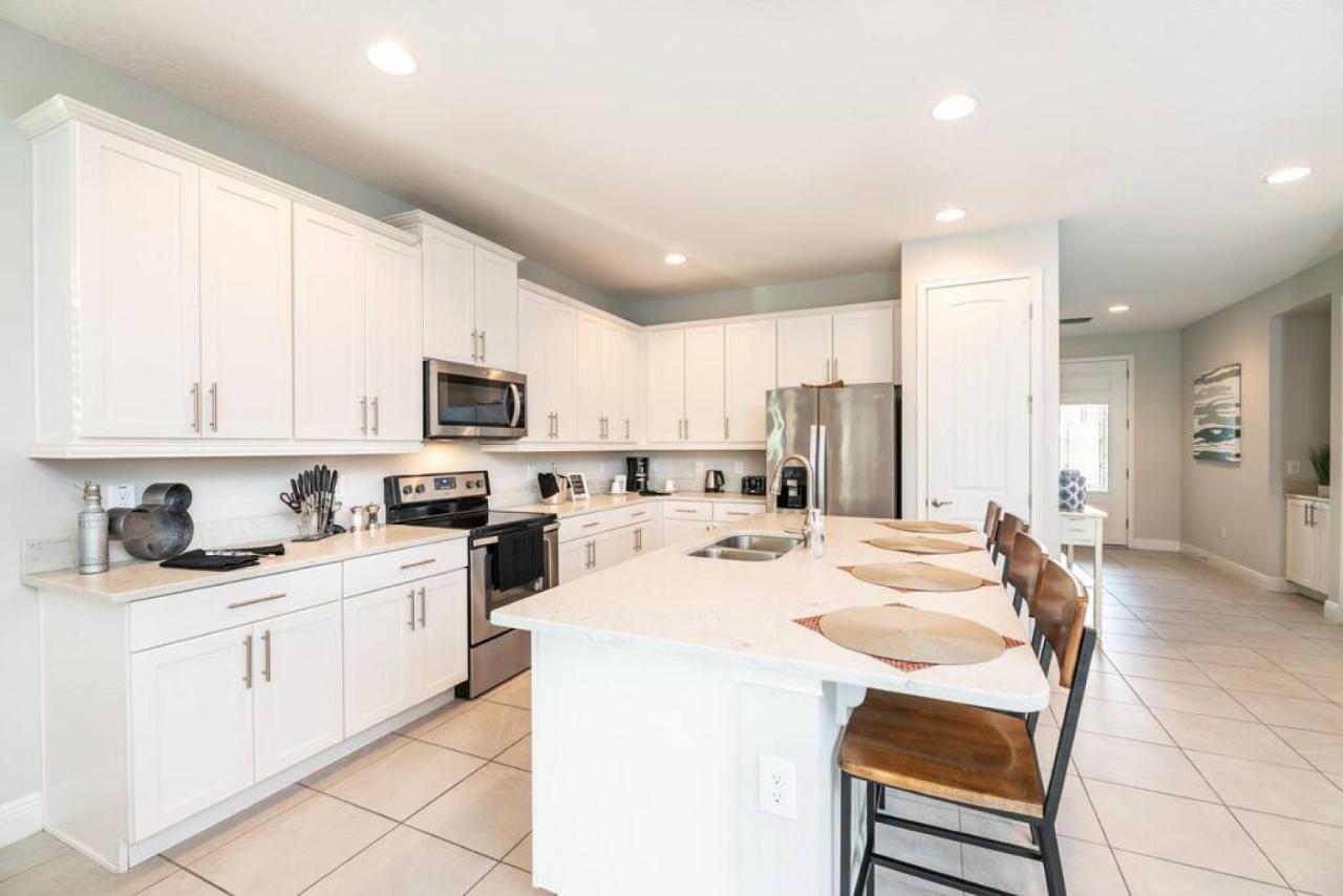 Spacious 8 Bdr Family With Arcades And Free Pool Heat
