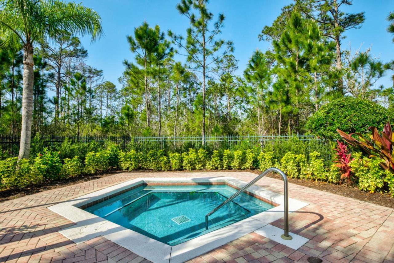 Bright & Airy 2br Condo, Near Disney! Apartment Orlando