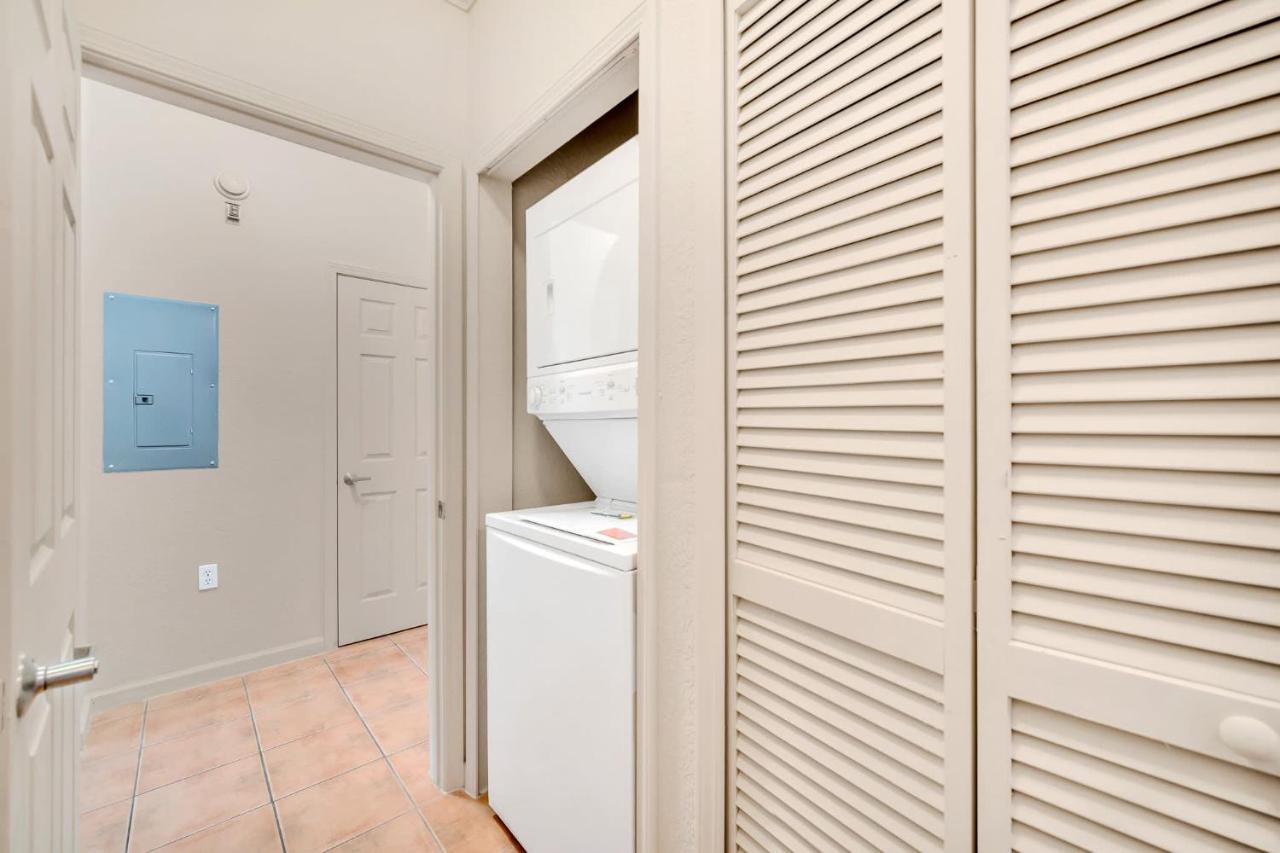 Bright & Airy 2br Condo, Near Disney!