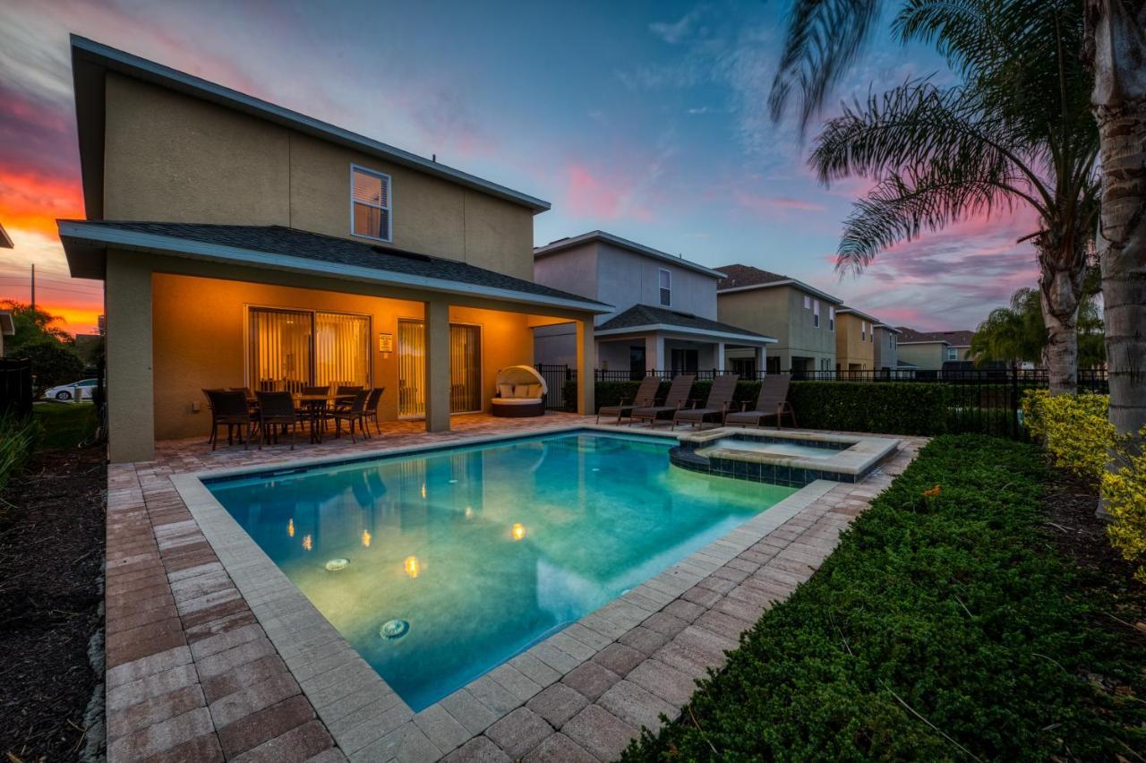 Modern With Private Pool And Jacuzzi Near By Rentyl - 7556m Holiday home
