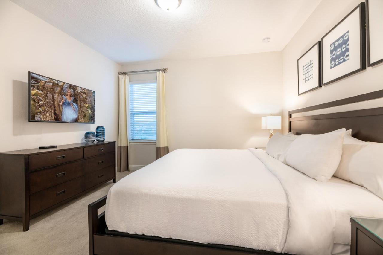Modern By Rentyl With Private Pool And Game Room, Near - 320a Holiday home