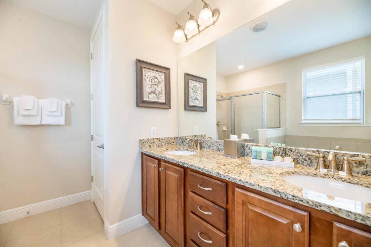 Inviting By Rentyl With Movie Theater, Pool Table And Theme Near - 332s Holiday home Orlando