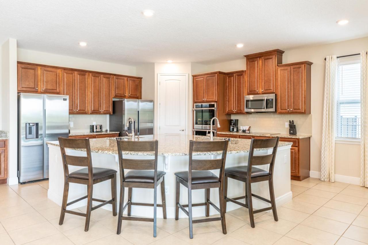 Inviting By Rentyl With Movie Theater, Pool Table And Theme Near - 332s Holiday home Orlando
