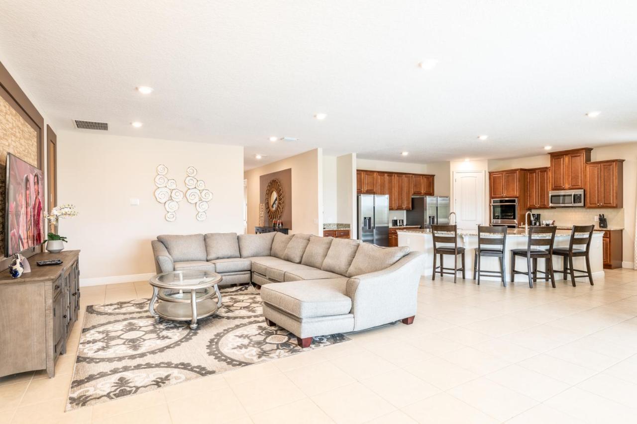 Inviting By Rentyl With Movie Theater, Pool Table And Theme Near - 332s Holiday home