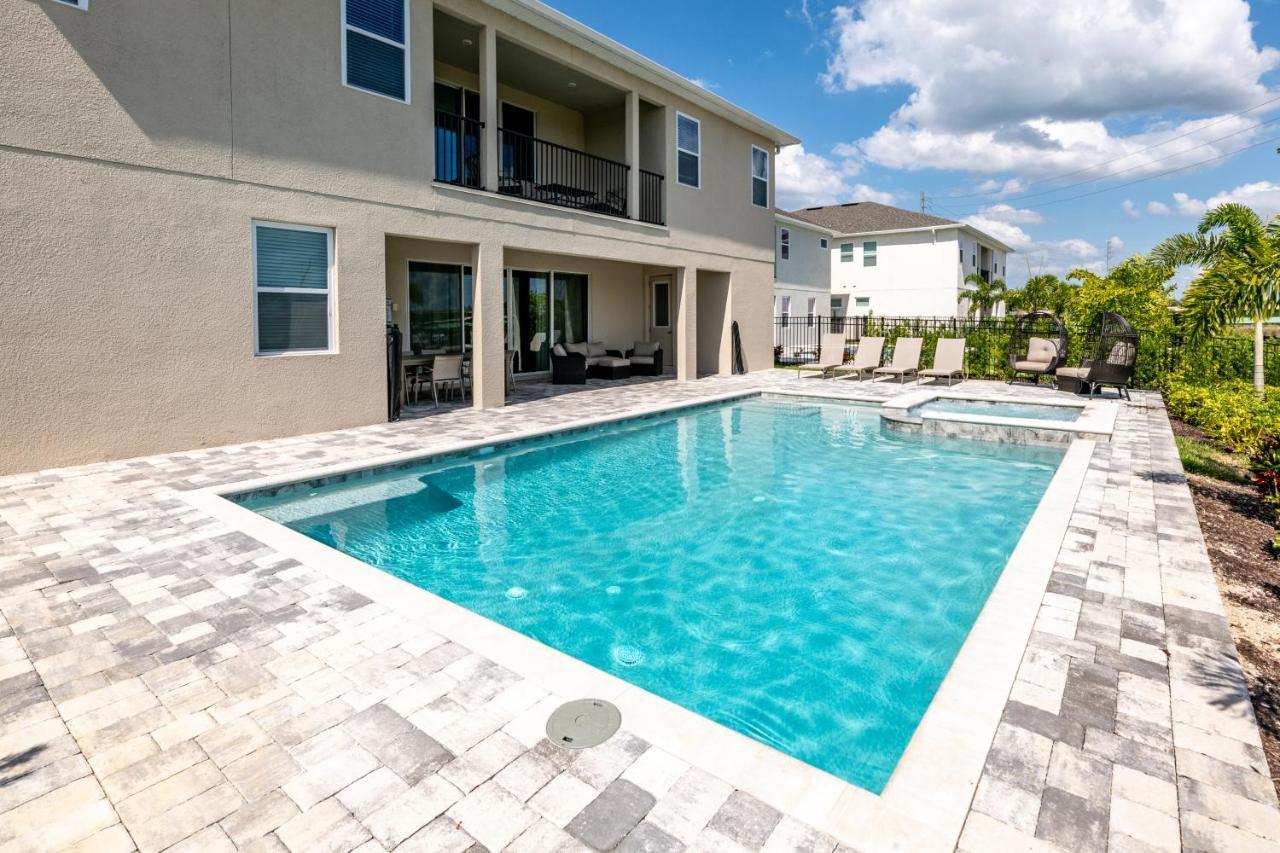 Inviting By Rentyl With Movie Theater, Pool Table And Theme Near - 332s