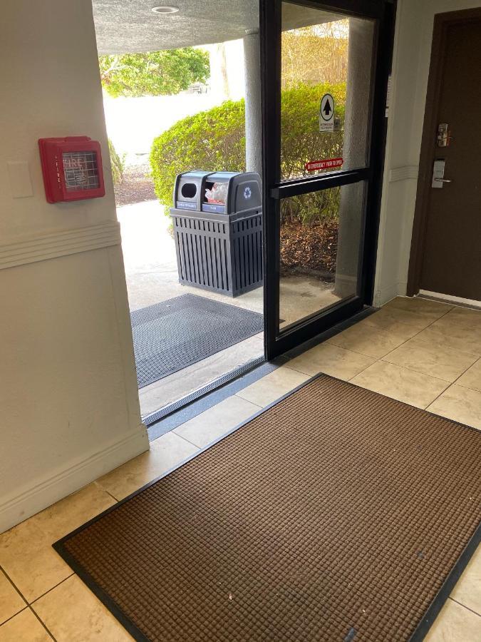 Modern On I-drive: Parking + Pool Included Apartment Orlando