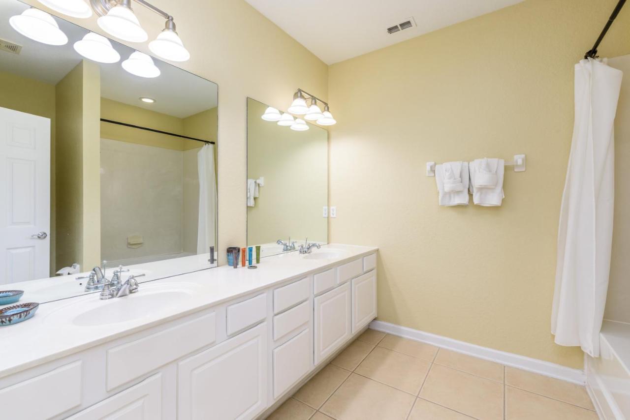 Vista Cay Direct Townhomes By Millennium Management *