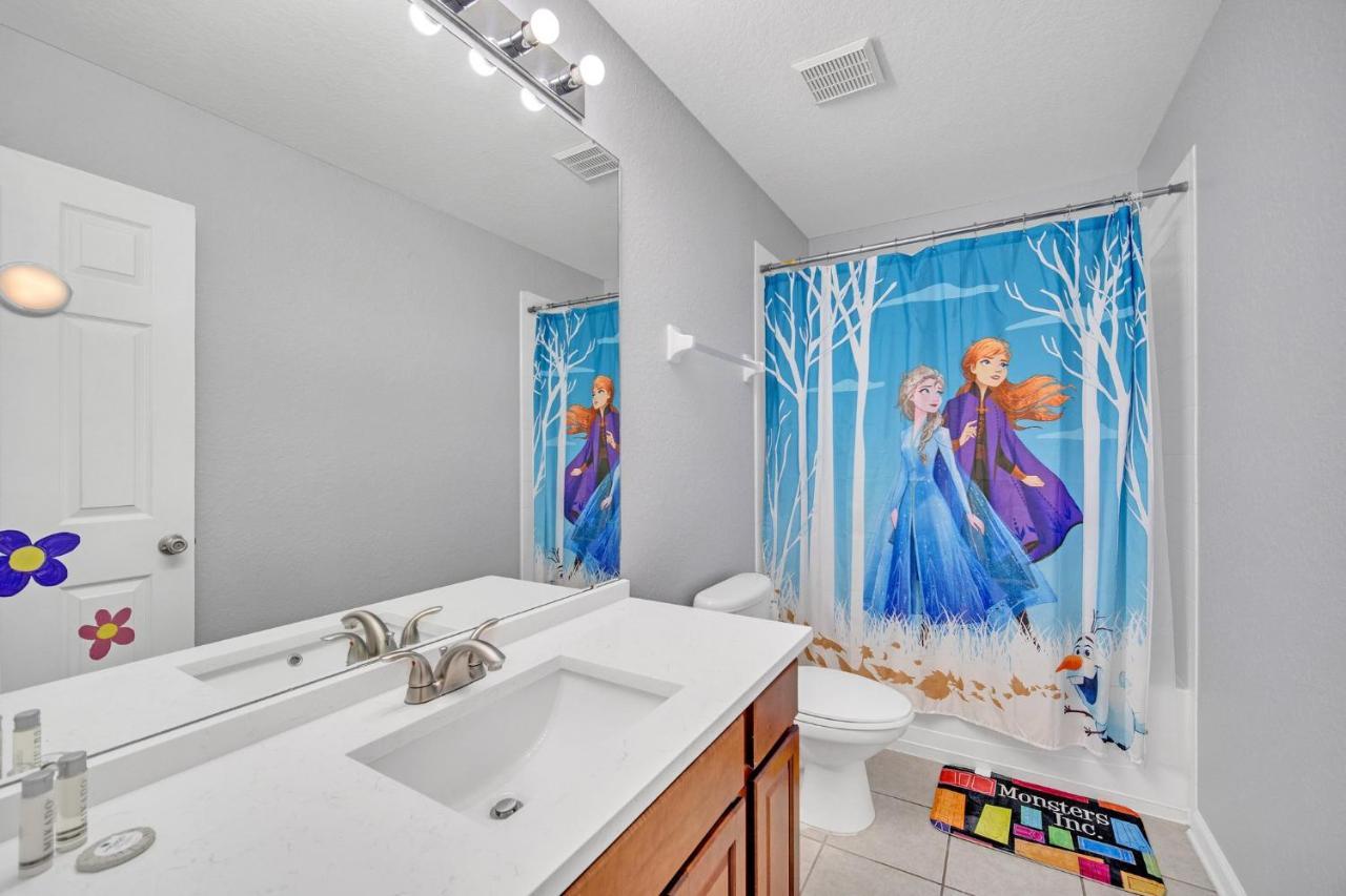 Holiday home Near Disney! Spacious 5br With Private Pool, Hot Tub And Theater! Orlando