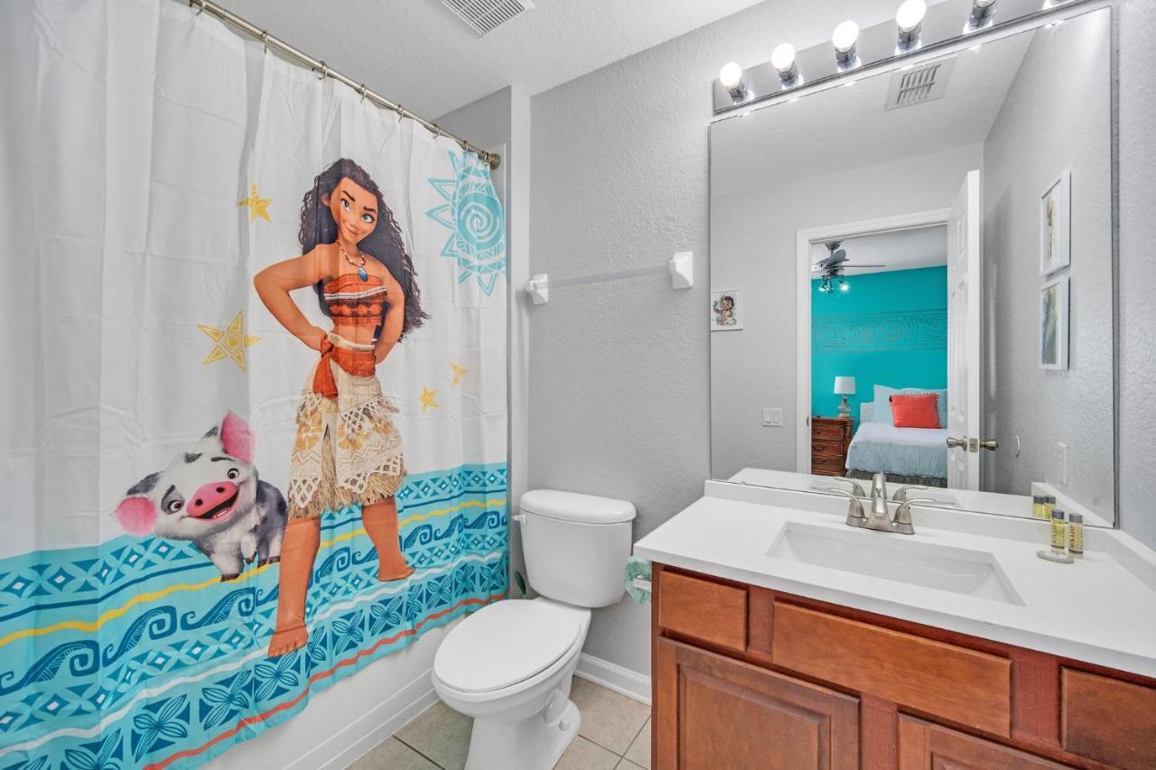 Holiday home Near Disney! Spacious 5br With Private Pool, Hot Tub And Theater! *