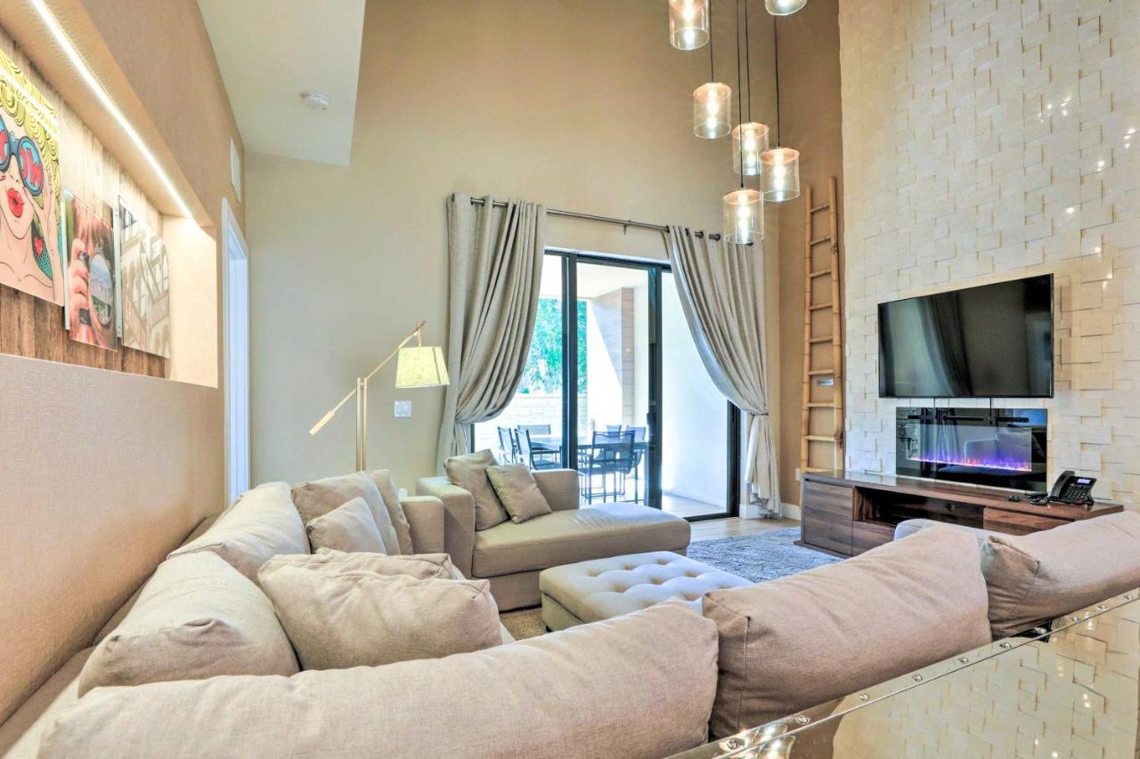 Magic Townhome About 5 Miles To Parks! Holiday home
