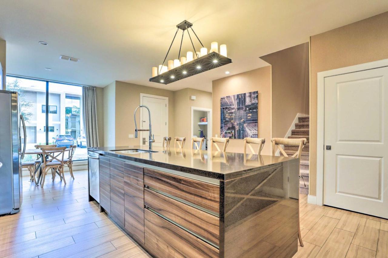 Holiday home Magic Townhome About 5 Miles To Parks!