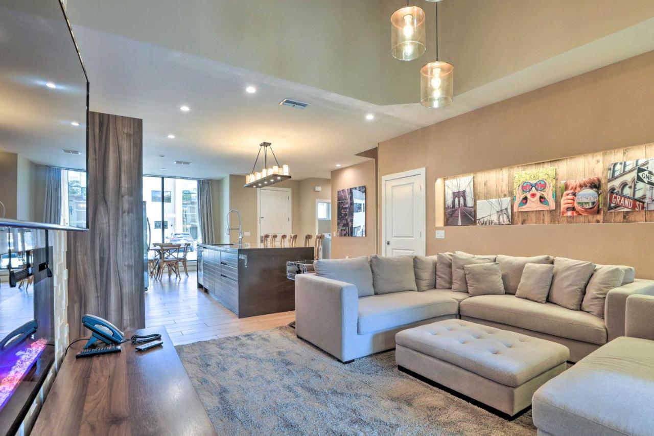 Holiday home Magic Townhome About 5 Miles To Parks!