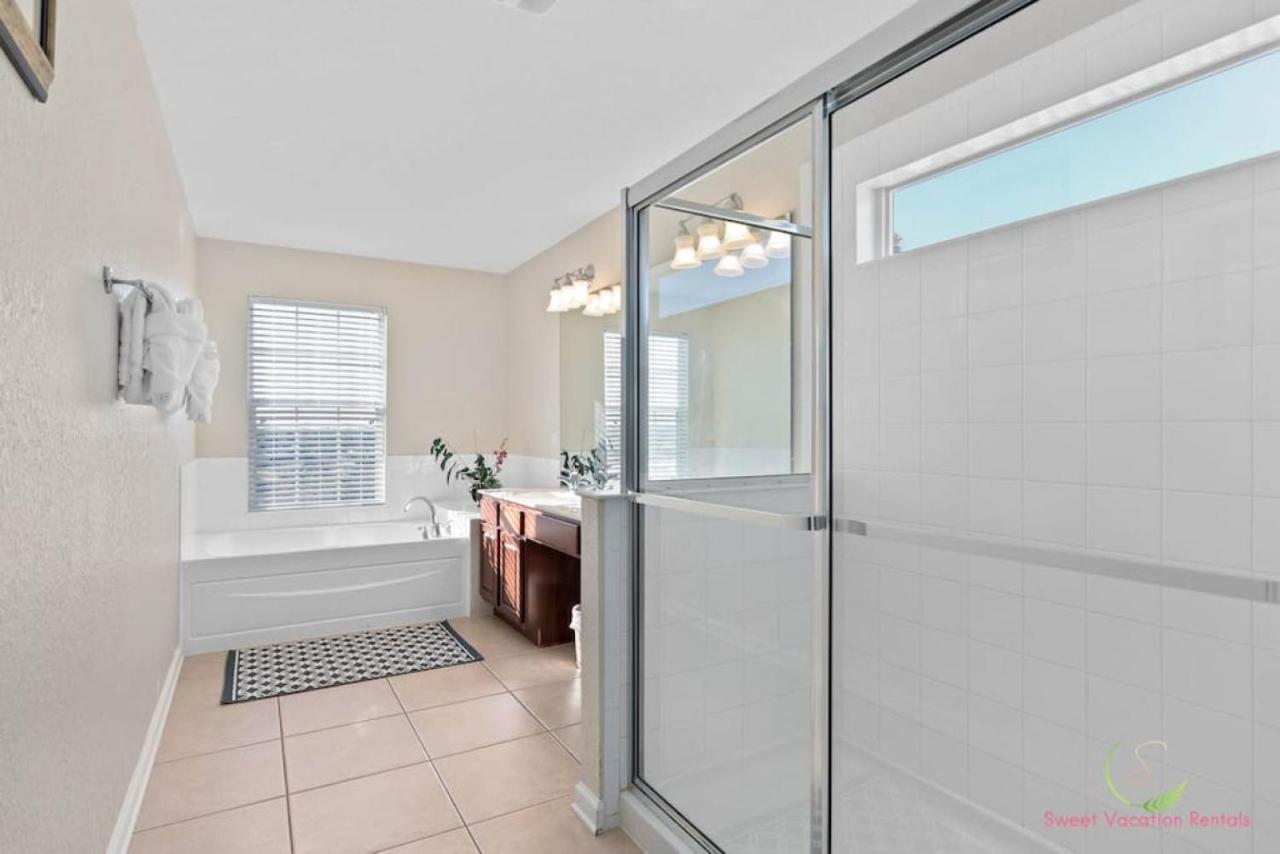 Villa Facing The Lake, Corner Beauty W Pool -2mi To Disney - Grand Opening Orlando