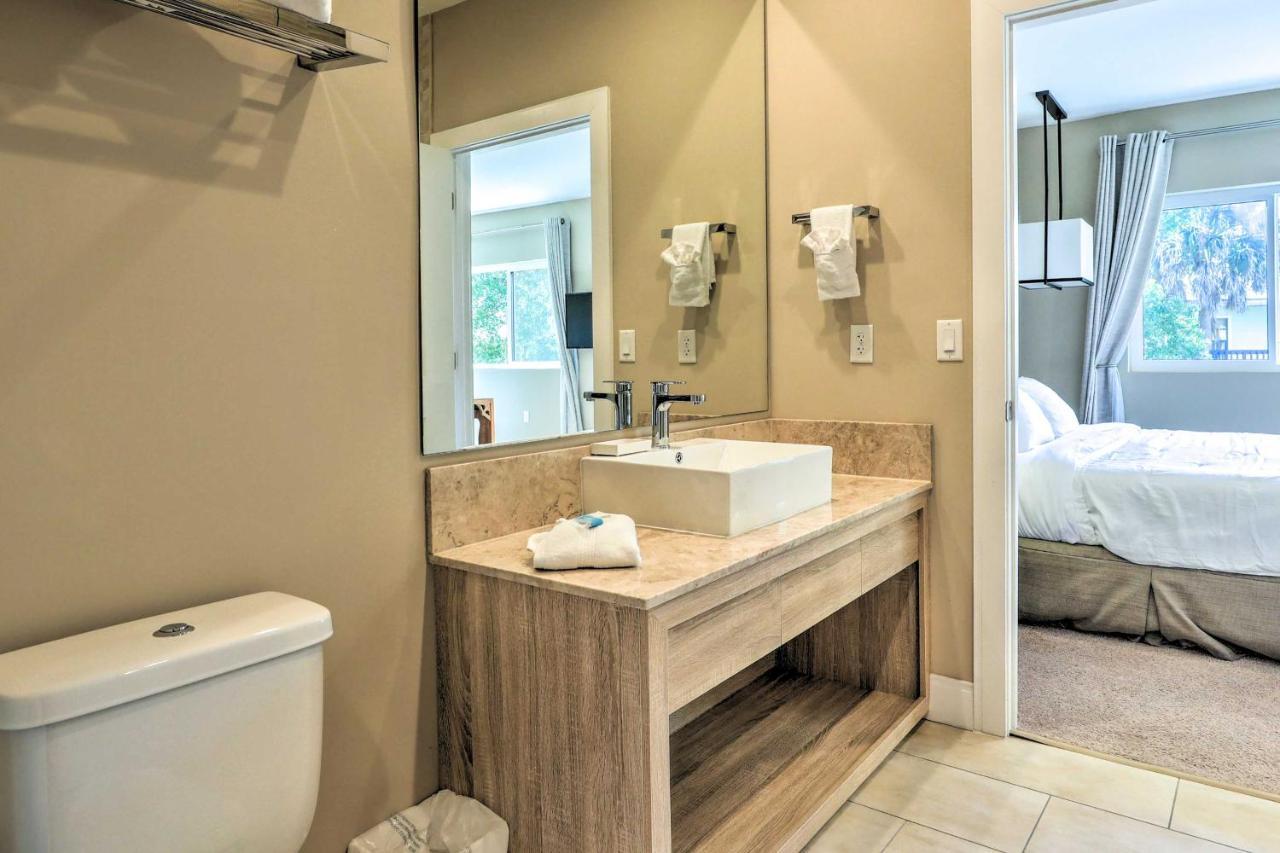 Magic Townhome About 5 Miles To Parks! Holiday home