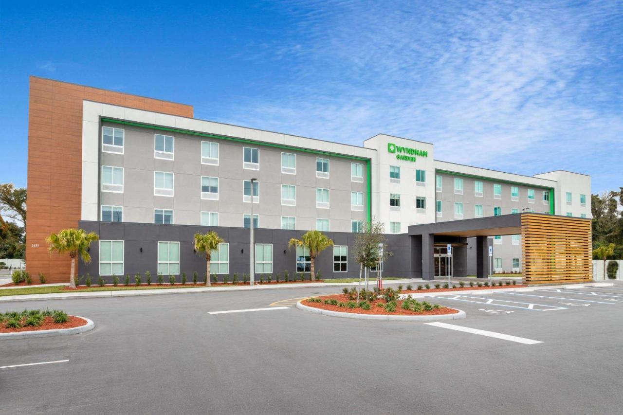 Hotel Wyndham Garden Airport - Free Airport Shuttle 3*