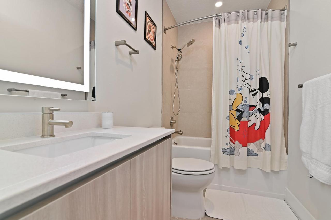 Holiday home New Modern & Spacious Townhouse Near - 4br And 3fb