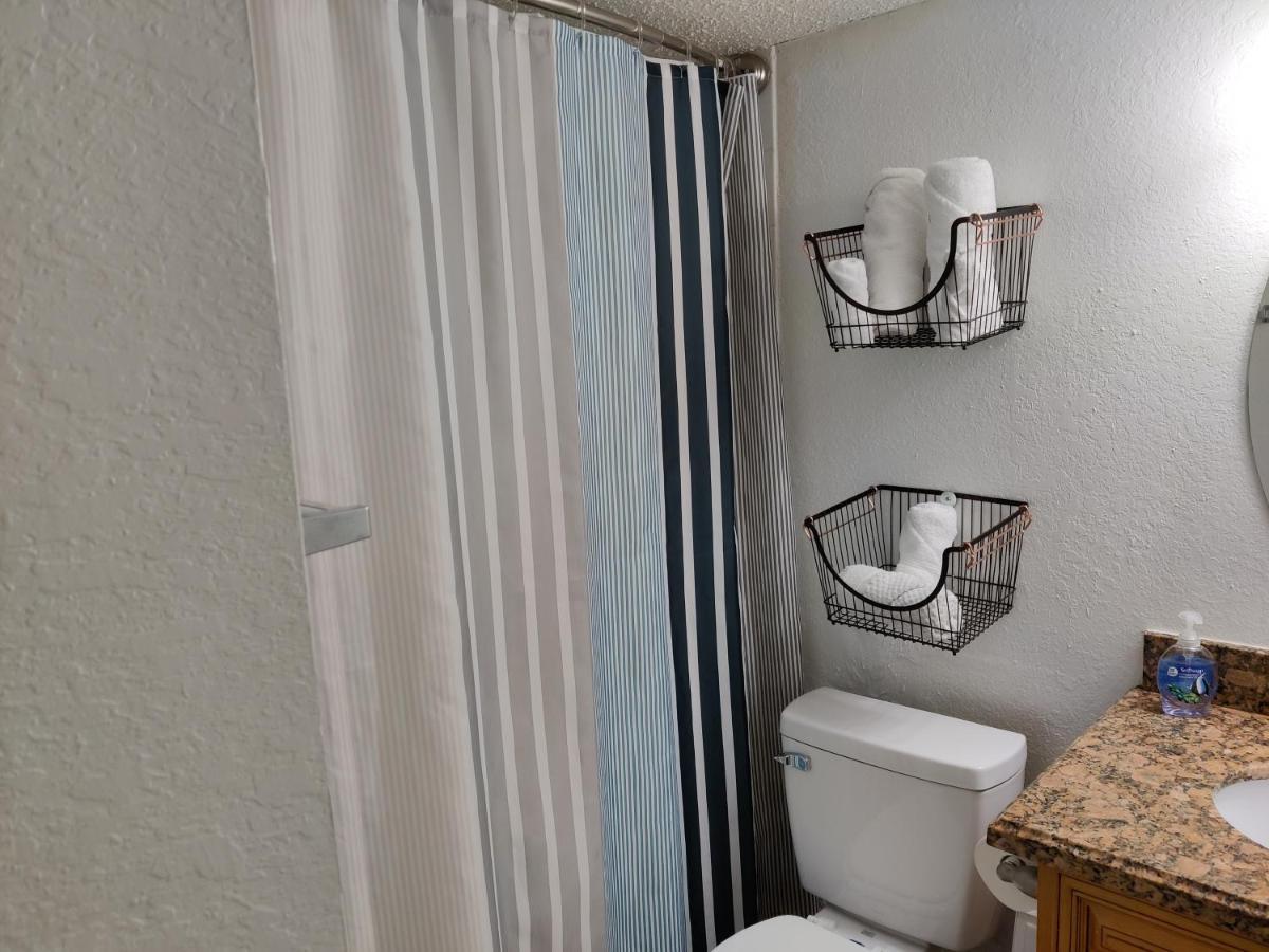 Centauri Vacation Rentals: 2-bedroom Getaway With Free Parking *