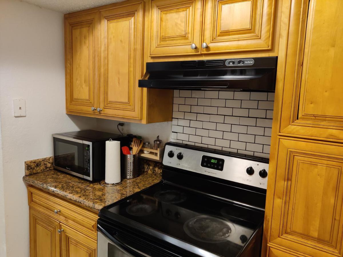 Centauri Vacation Rentals: 2-bedroom Getaway With Free Parking