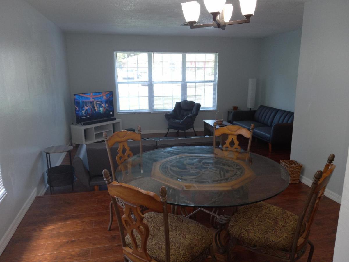 Renovated Pool Home With Game Room, Just 8 Miles To Disney And Universal!!! Holiday home